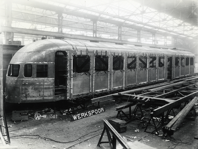 804588 Afbeelding van een in aanbouw zijnde Ck-bak van een diesel-electrisch treinstel DE 3 (serie 11-50) van de N.S. ...